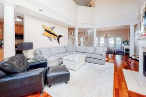 TV, fireplace, DVD player, offices - Sea Colony Tennis townhouse with fireplace, gym, & basketball court (Bethany Beach)