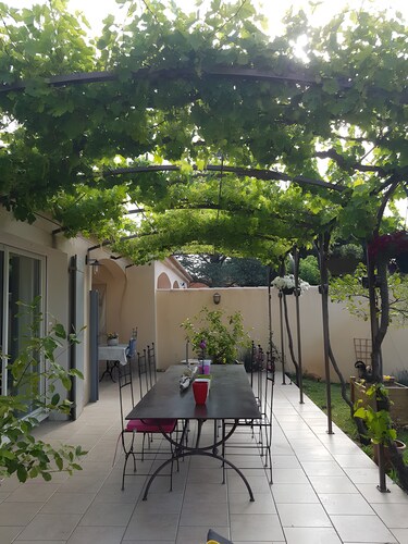 Chambre d’hôtes « Fleur De Garance » avec piscine partagée, terrasse privée et Wi-Fi