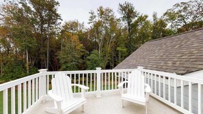 Terrace/patio - Bayside Resort townhouse w/ free WiFi, pool, golf on-site, and fireplace (Selbyville)
