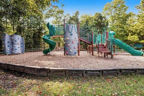 Children’s area - Sea Colony Ocean 7th floor condo w/ gym, balcony, and tennis court (Bethany Beach)