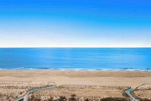 On the beach - Sea Colony Ocean 14th floor condo w/ tennis court, shared sauna, and free WiFi (Bethany Beach)