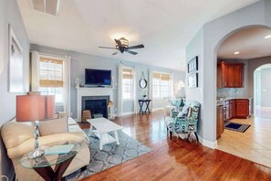TV, DVD player - Bayside Resort house w/ basketball court, tennis court, shared sauna & WiFi (Selbyville)