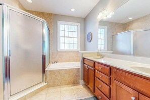Shower, towels - Bayside Resort house w/ basketball court, tennis court, shared sauna & WiFi (Selbyville)