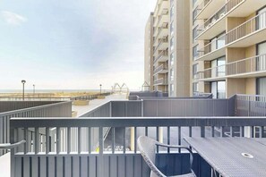 Outdoor dining - Sea Colony Ocean 1st floor condo w/ balcony, free WiFi, and shared sauna (Bethany Beach)