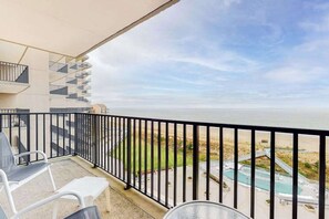 Property grounds - Sea Colony Ocean 9th floor condo w/ balcony, gym, and free WiFi (Bethany Beach)