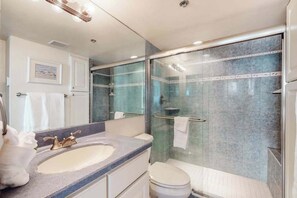 Shower, towels - Sea Colony Ocean 5th floor condo w/ free WiFi, basketball court, & shared sauna (Bethany Beach)