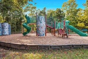 Children’s area - Sea Colony Ocean 5th floor condo w/ free WiFi, basketball court, & shared sauna (Bethany Beach)