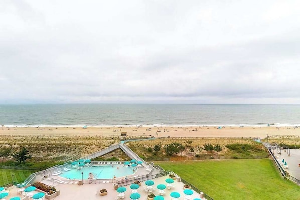 A resort with a swimming pool, beach access, and a view of the ocean. - Sea Colony oceanfront 8th floor condo with shared sauna, tennis court, & pool (Bethany Beach)
