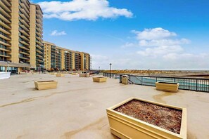 Terrace/patio - Sea Colony Ocean 8th floor condo w/ elevator, tennis court, and shared sauna (Bethany Beach)