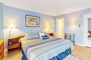 Tabla de planchar con plancha, wifi y ropa de cama 