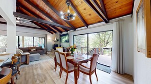 Ferienhaus, 2 Schlafzimmer | Wohnbereich | Smart-TV