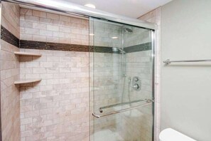 Shower, towels - Sea Colony Ocean 3rd floor condo w/ tennis court, gym, and balcony (Bethany Beach)