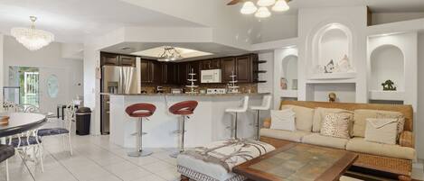 House, 4 Bedrooms | Living area