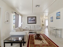 House, 4 Bedrooms | Living area | Smart TV, streaming services