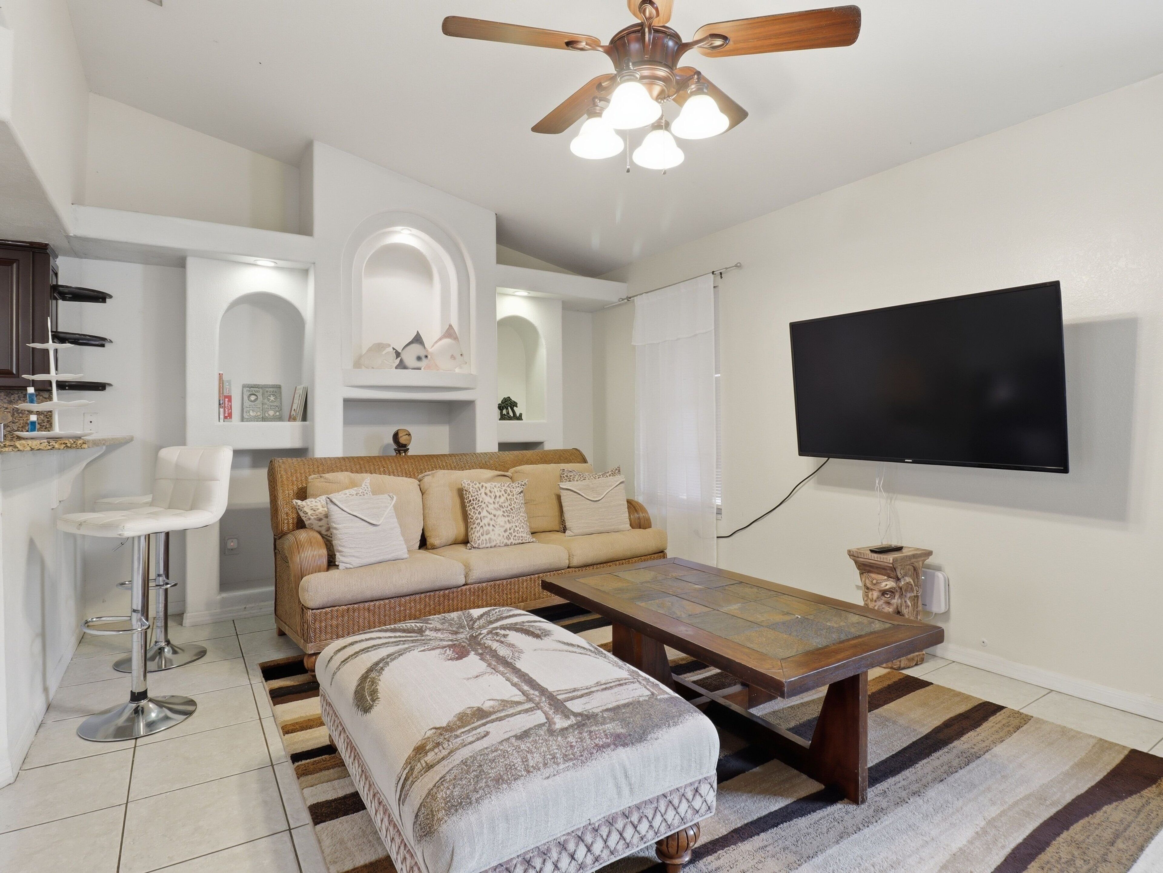 House, 4 Bedrooms | Living area