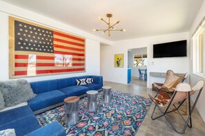 Living area - The Flag Ranch - Hot Tub, Fire Pit And Bbq! 2 Bedroom Home (Yucca Valley)