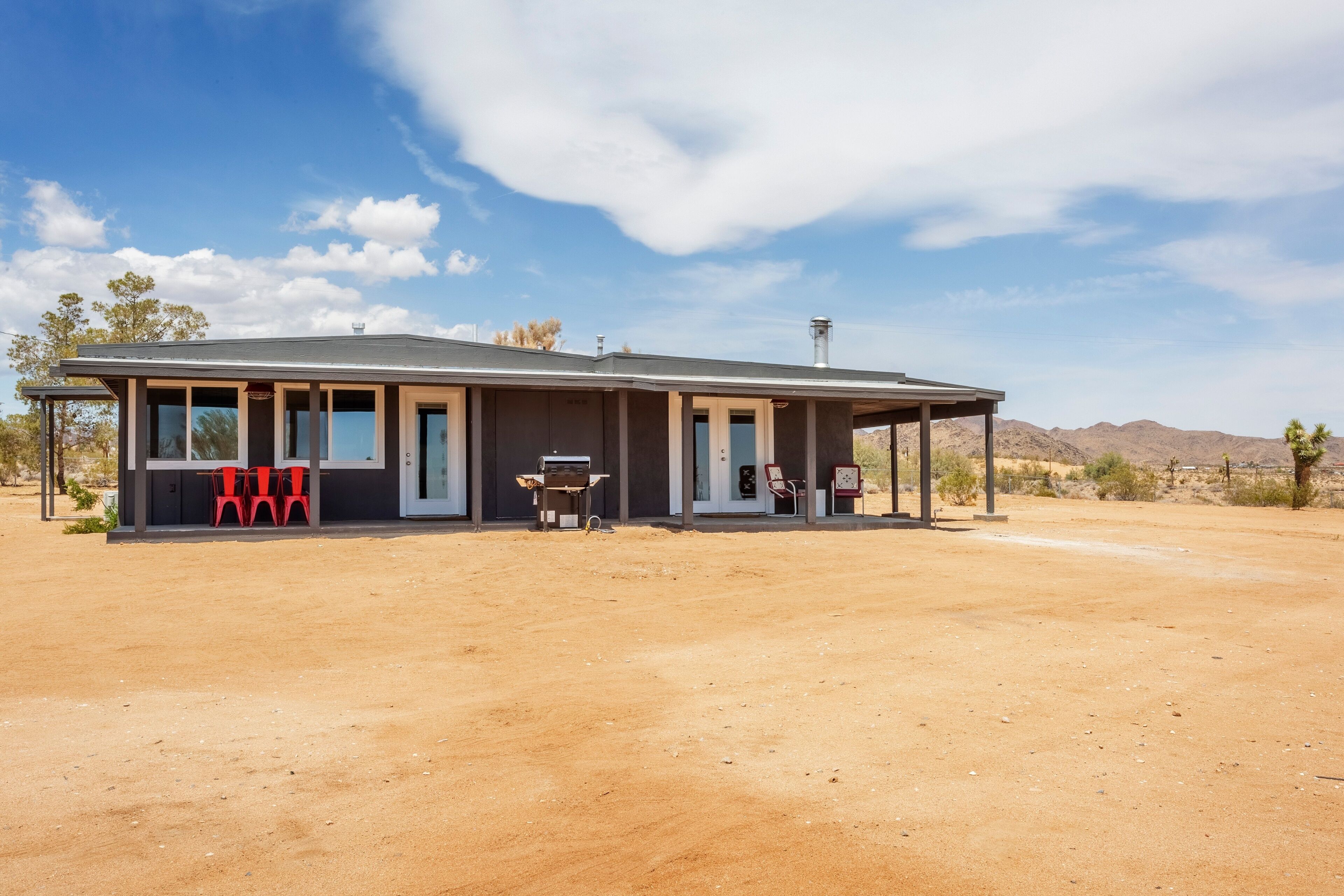 House, 2 Bedrooms | Exterior