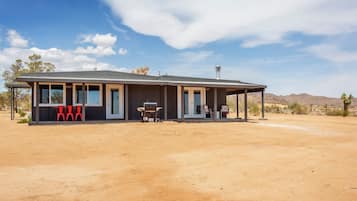 House, 2 Bedrooms | Exterior