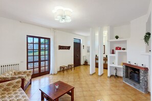 TV, fireplace - Olympus Apartment – Agerola (Pianillo)