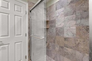 Shower, towels - Sea Colony Ocean 1st-floor condo with access to pool & tennis court, balcony (Bethany Beach)