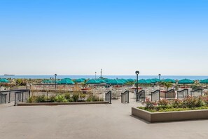 Terrace/patio - Sea Colony Ocean 1st floor condo with gym, pool, hot tub, & sauna (Bethany Beach)