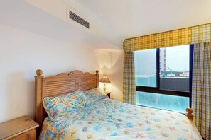Iron/ironing board, WiFi, bed sheets - Sea Colony Ocean 1st floor condo w/ basketball court, free WiFi, & shared sauna (Bethany Beach)