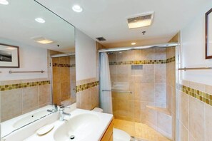 Shower, towels - Sea Colony Ocean 3rd floor condo w/ gym, basketball court, and tennis court (Bethany Beach)