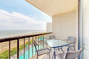Outdoor dining - Sea Colony Ocean 6th floor condo w/ tennis court, basketball court, and balcony (Bethany Beach)