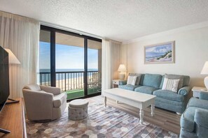 TV, DVD player, offices - Sea Colony 7th-floor condo with oceanfront indoor/outdoor pools - steps to beach (Bethany Beach)