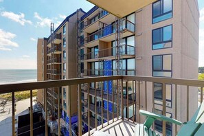 Property grounds - Sea Colony Ocean 6th-floor condo with sauna, tennis court, & elevator (Bethany Beach)