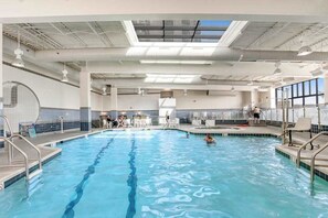 Pool - Sea Colony oceanfront, 7th-floor condo w/ pool and ocean view (Bethany Beach)