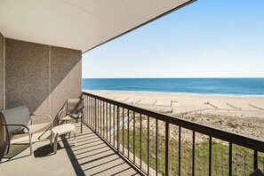 Property grounds - Sea Colony Ocean 6th-floor condo with balcony, pool, hot tub, & ocean view (Bethany Beach)