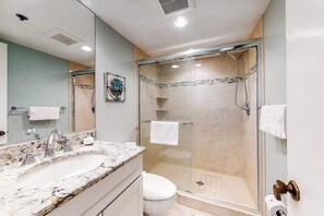 Douche, serviettes fournies