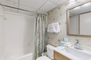 Shower, towels - Sea Colony Ocean 2nd-floor condo with elevator and gym near beach (Bethany Beach)