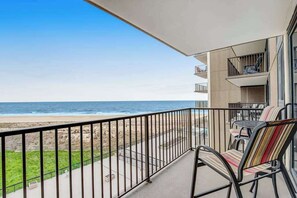 Property grounds - Sea Colony Ocean 5th-floor condo with tennis court, basketball court, & pool (Bethany Beach)
