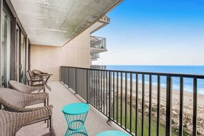 Property grounds - Sea Colony Ocean 14th floor condo with WiFi, basketball court, and tennis court (Bethany Beach)