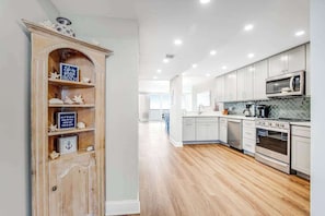 Fridge, microwave, oven, stovetop - Sea Colony Ocean 14th floor condo with WiFi, basketball court, and tennis court (Bethany Beach)