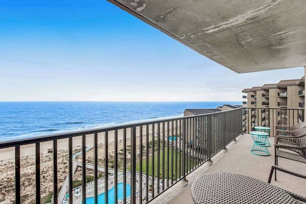Property grounds - Sea Colony Ocean 14th floor condo with WiFi, basketball court, and tennis court (Bethany Beach)