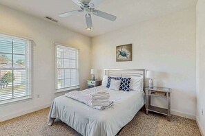 Iron/ironing board, WiFi, bed sheets - Loggerhead townhouse with gas grill, WiFi, and jetted tub (Bethany Beach)