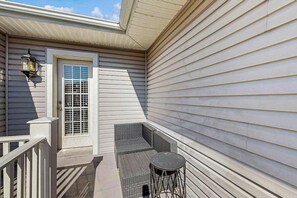 Terrace/patio - Loggerhead townhouse with gas grill, WiFi, and jetted tub (Bethany Beach)