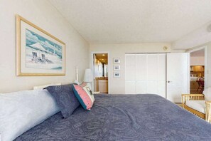 Iron/ironing board, WiFi, bed sheets - Sea Colony 7th floor condo w/ free WiFi, basketball court, and ocean view (Bethany Beach)