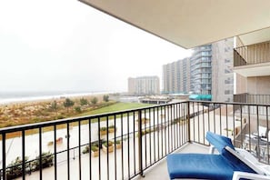 Property grounds - Sea Colony 3rd floor condo w/ ocean view, shared tennis court, elevator, and gym (Bethany Beach)