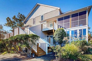 Exterior - Sea Colony Tennis 2nd-floor condo with fireplace, basketball court & sauna (Bethany Beach)
