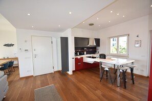 Apartment | Dining - Apartment in a Prime Location on Lake Maggiore (Verbania)