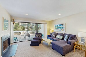 TV, DVD player, offices - Sea Colony Tennis 1st-floor condo with a gym (Bethany Beach)