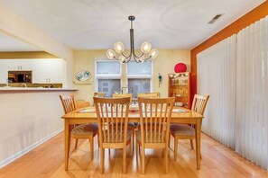Dining - Sea Colony Tennis townhouse with gym, pool, tennis court, & basketball court (Bethany Beach)