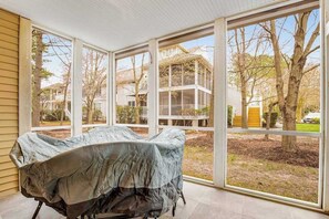 Terrace/patio - Sea Colony Tennis townhouse with gym, pool, tennis court, & basketball court (Bethany Beach)