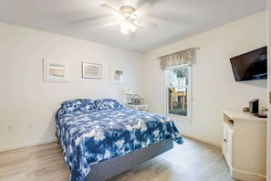 Iron/ironing board, WiFi, bed sheets - Sea Colony Tennis First-floor condo with pool, hot tub & central AC (Bethany Beach)
