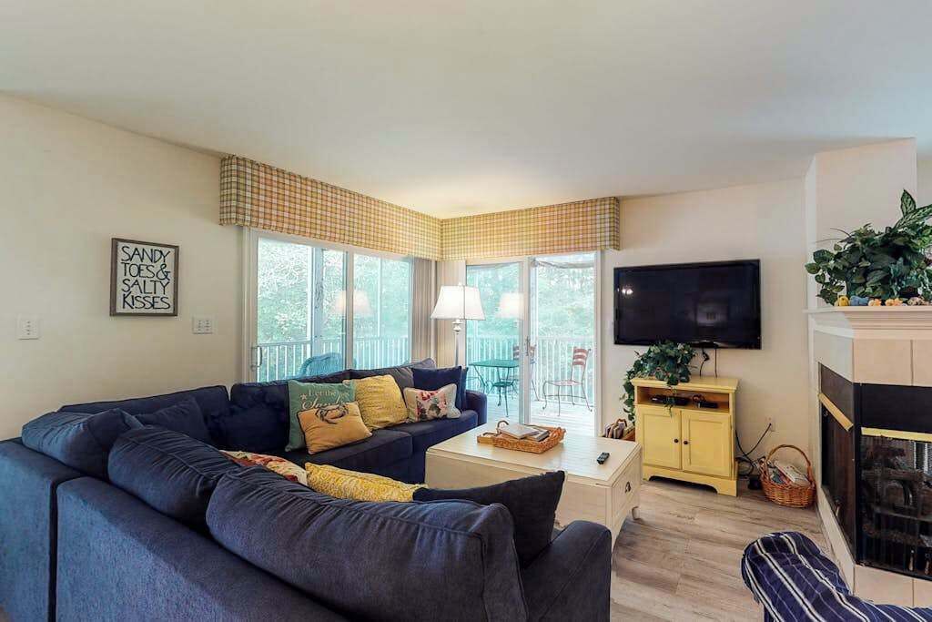 TV, fireplace, offices