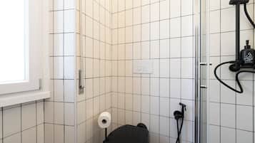 Classic Triple Room | Bathroom | Shower, hair dryer, towels, soap
